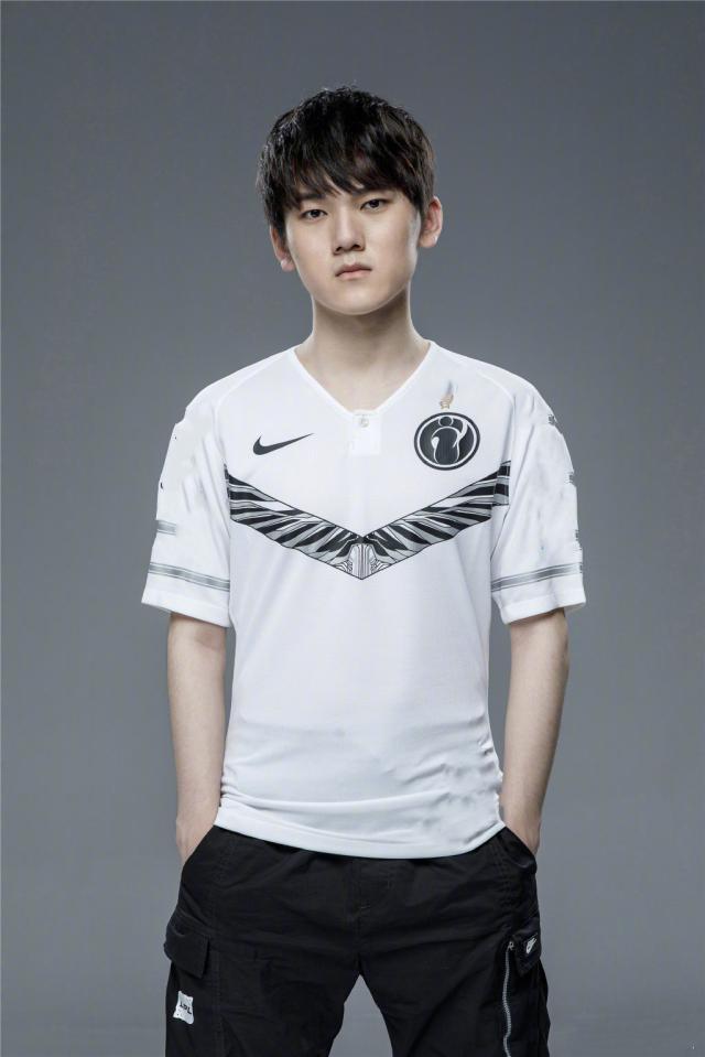 在刚刚结束的LCK春决中，GEN以3-1击败T1拿下春季赛冠军 GEN下路Peyz收获LCK春决FMVP