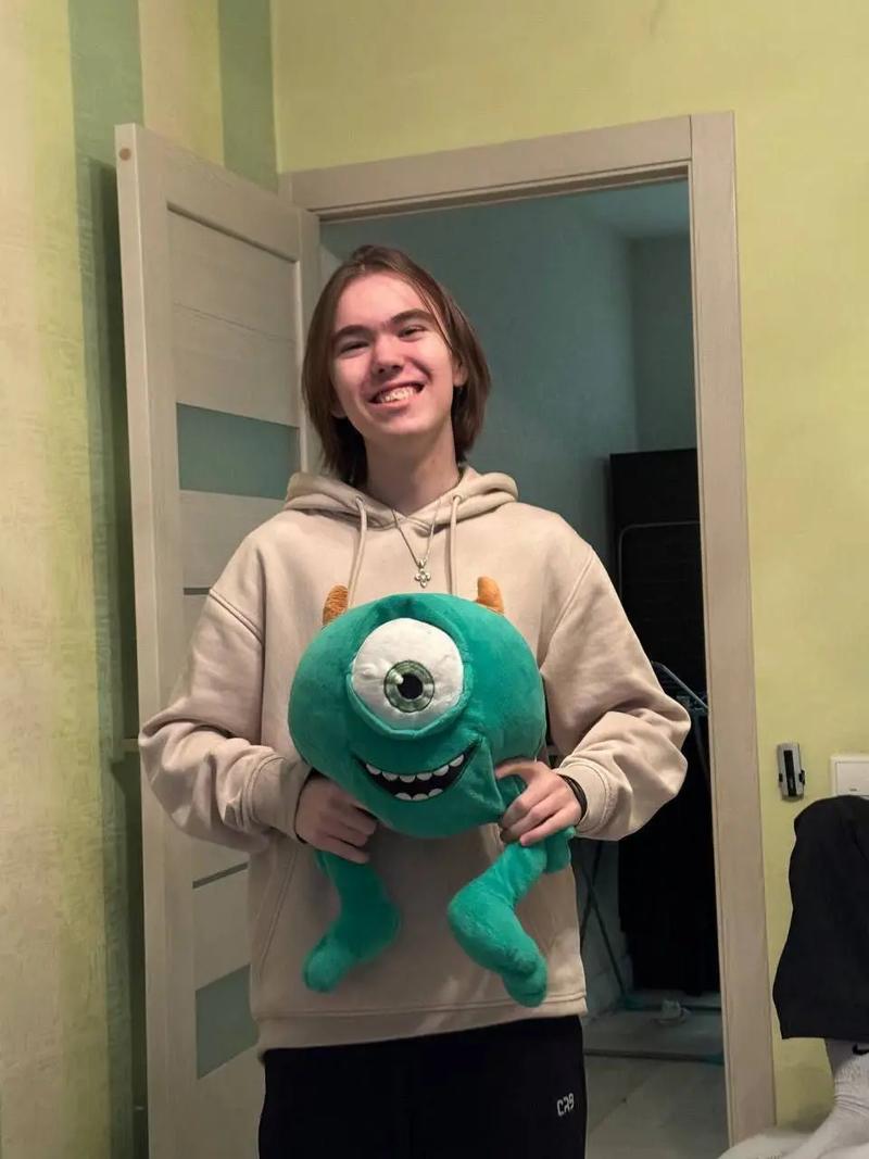 T1的S13冠军皮肤确定在8月中旬上线，至臻皮肤为Zeus的杰斯